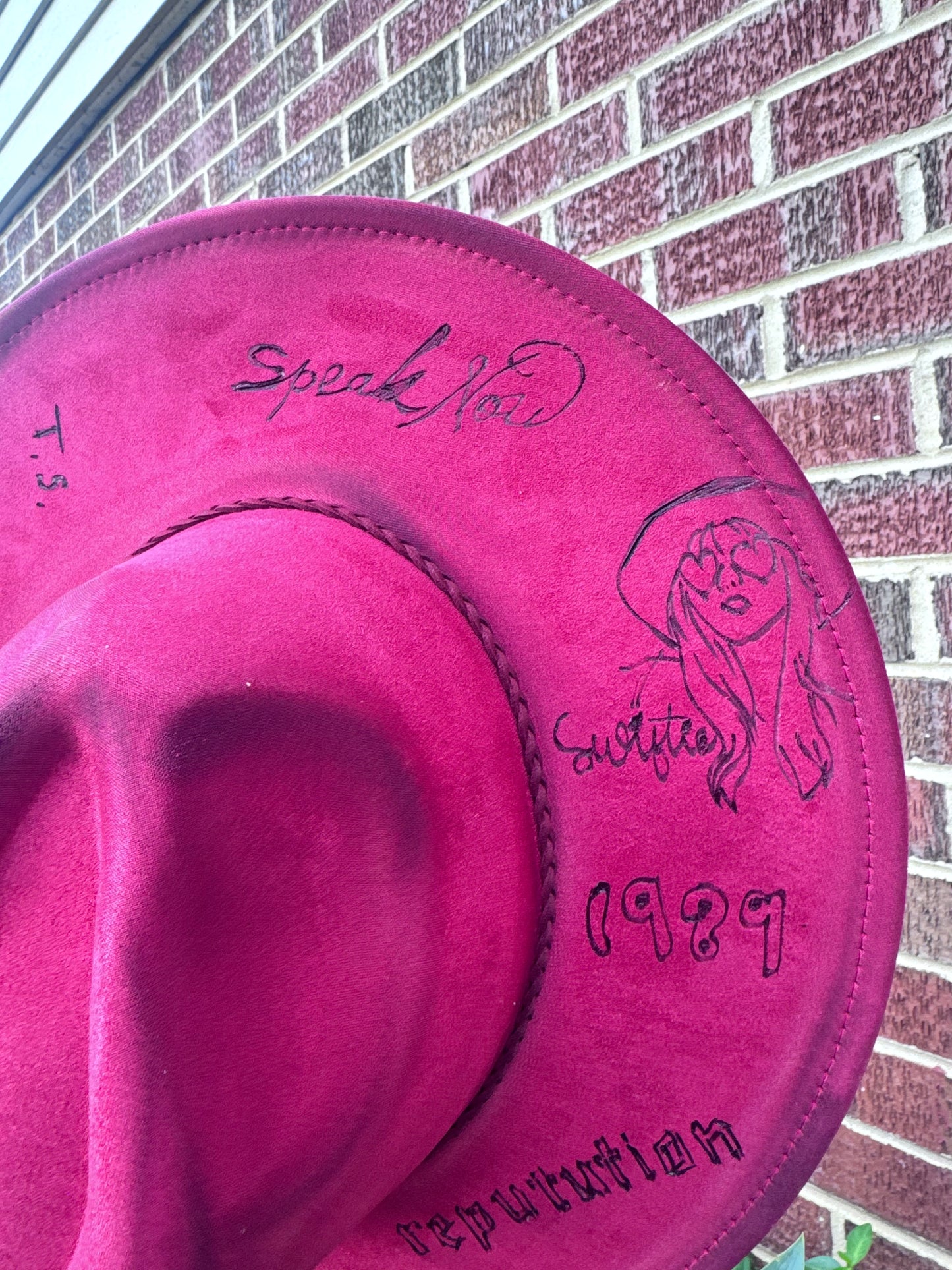 Swiftie hat - adult adj brim
