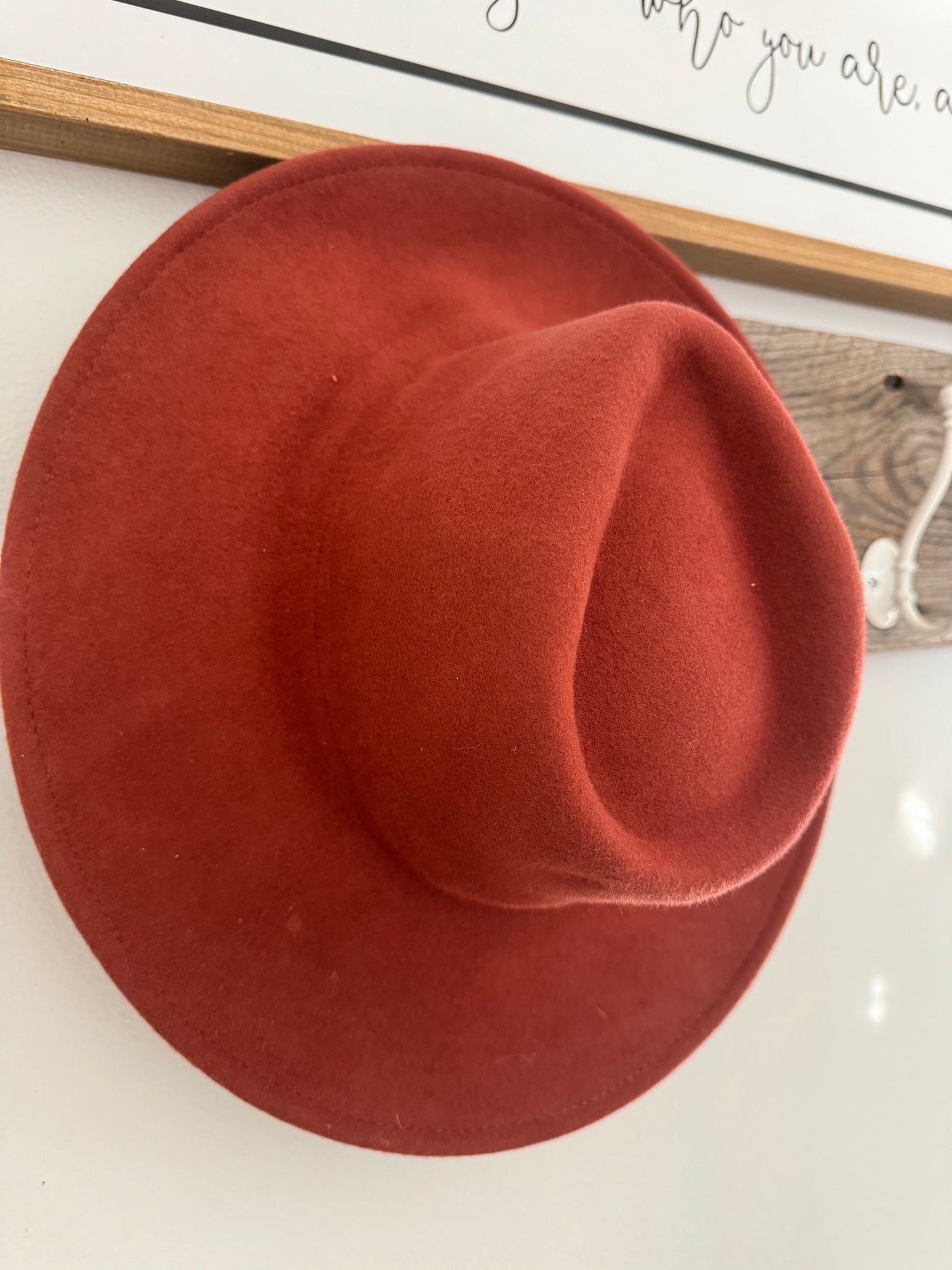 Adult. Wool. Burnt orange