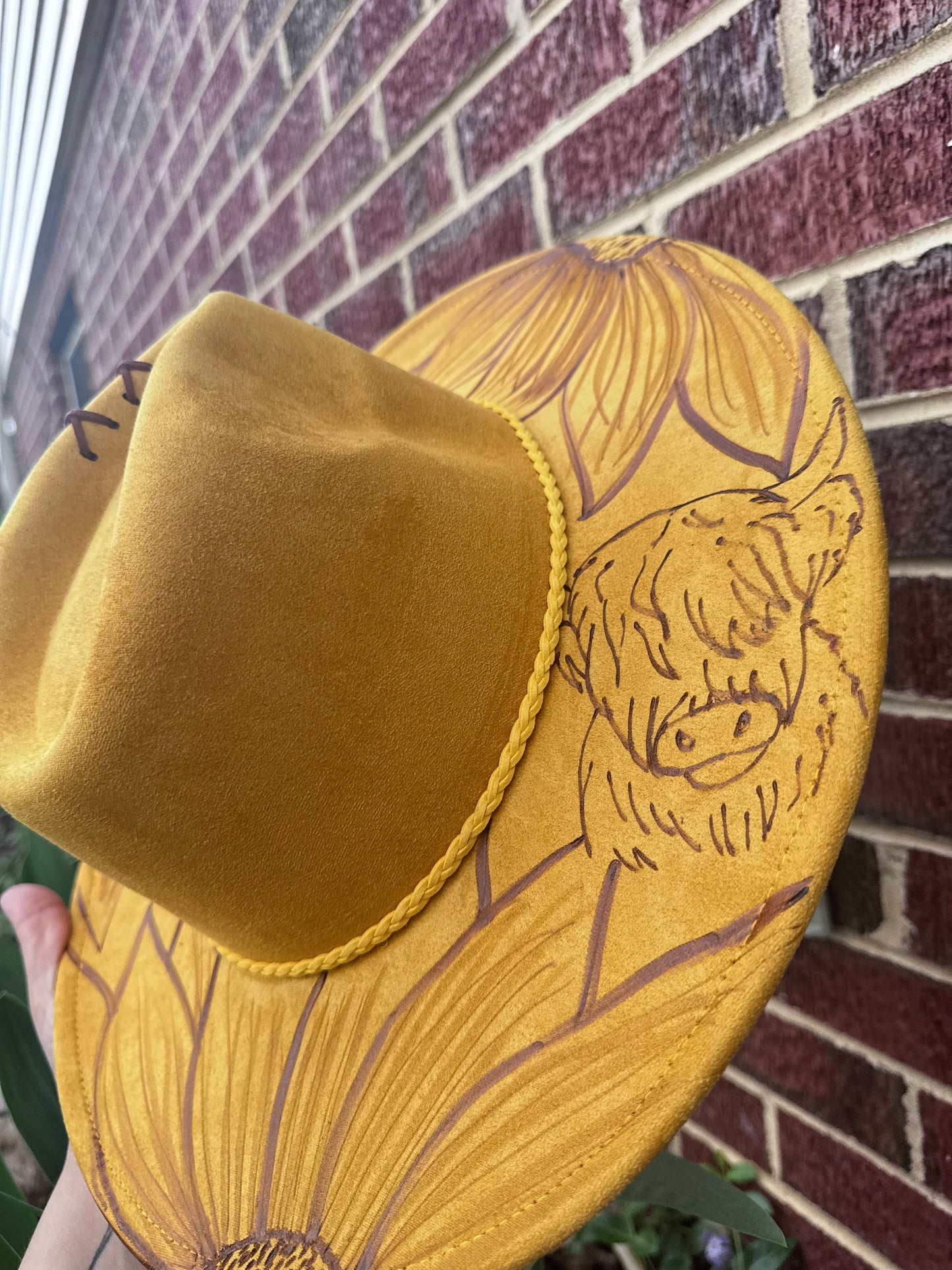 Sunny Highland.    Adult adj brim